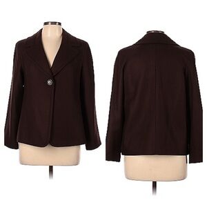 Talbots
Wool Blazer one button size 14 Brown